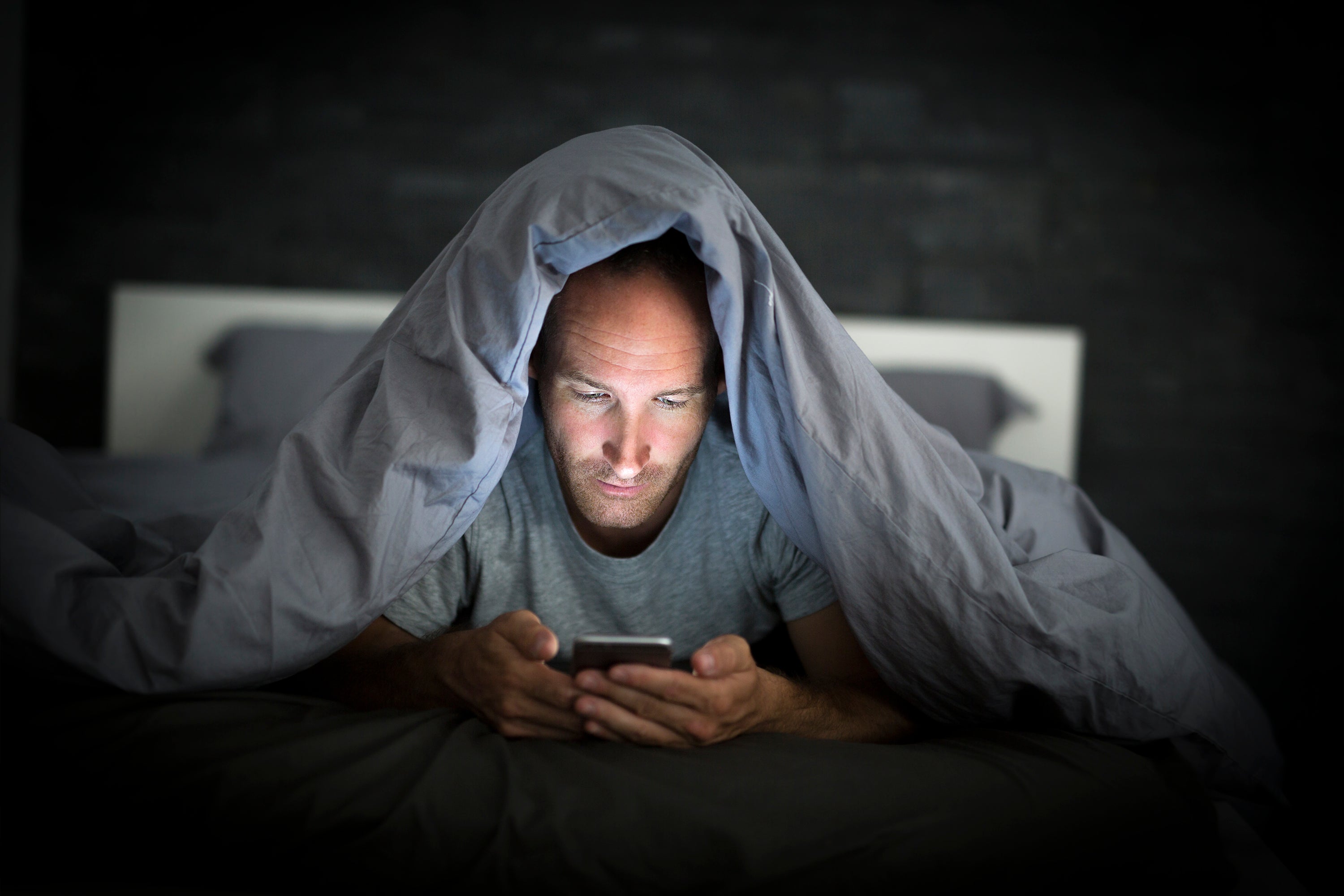 6 Tricks for Weaning Yourself off Tech Before Bed